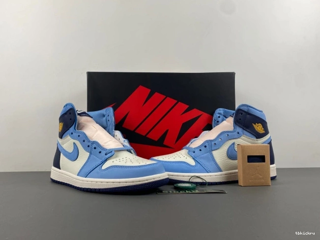 Reps TBK Flight OG Jordan in FD2596-400 1 WMNS Air First High 0810